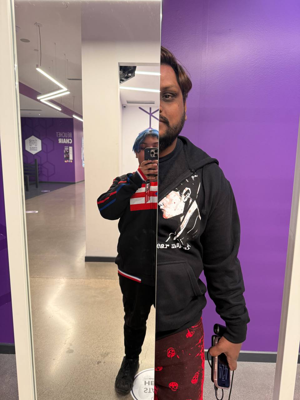 Split mirror illusion at Museum of Illusions
