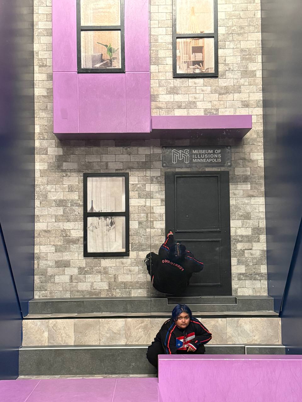 Giant building facade forced perspective illusion Museum of Illusions Minneapolis
